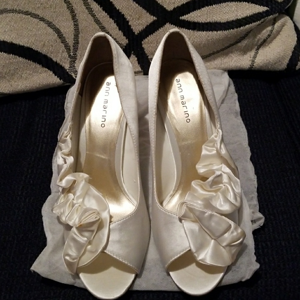 Shoes with cloth shoe bags included